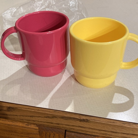 Vintage Tupperware reheat able mugs - Picture 3 of 4